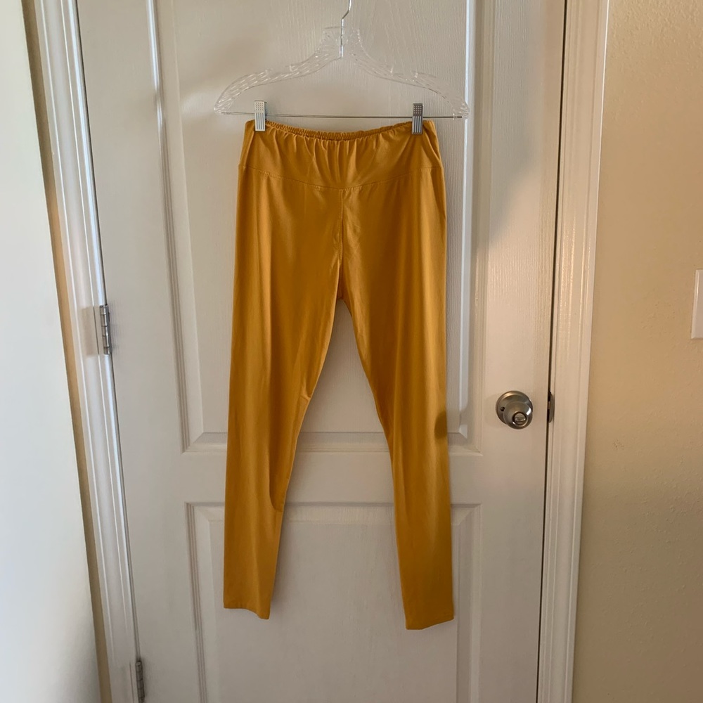 Disney Parks Winnie the Pooh Leggings Size: Medium NWOT